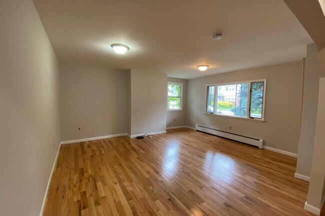 Building Photo - 200 Montgomery St