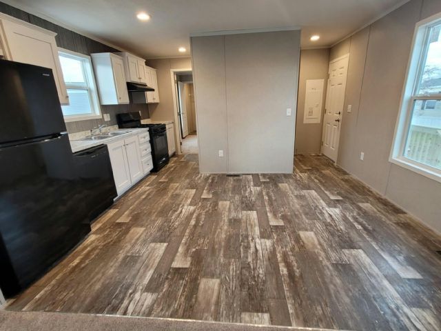 Spacious Kitchen - 1455 East Dr