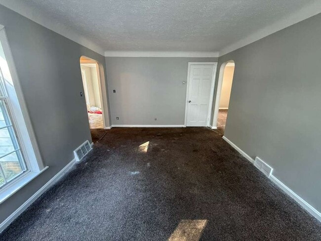 Building Photo - 3-BED, 1 BATH BEAUTIFUL SINGLE- FAMILY HOME IN MAPLE HEIGHTS!.