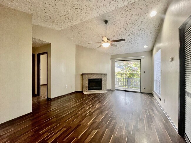 Foto del edificio - Gorgeous Condo, 2 Bedrooms/2 Balconies/2 B...