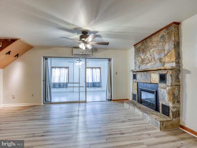 Building Photo - 214 Bridle Path Rd