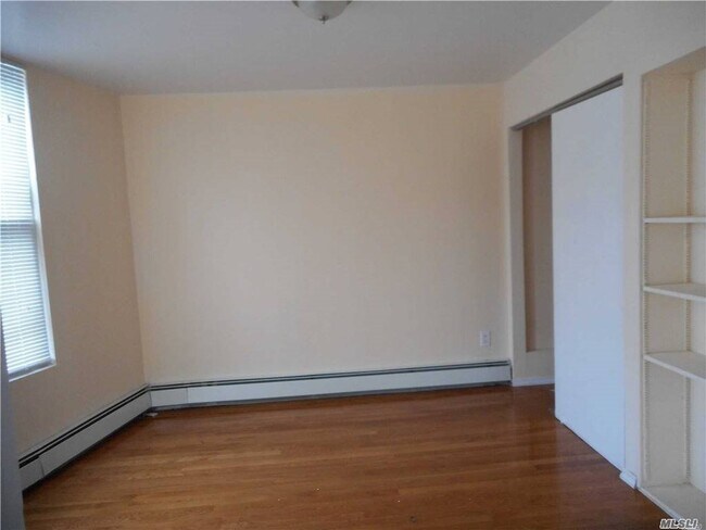 Foto del edificio - 263 W Merrick Rd