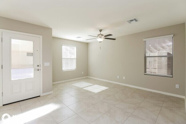 Building Photo - 3921 S 82nd Dr, Phoenix, AZ 85043