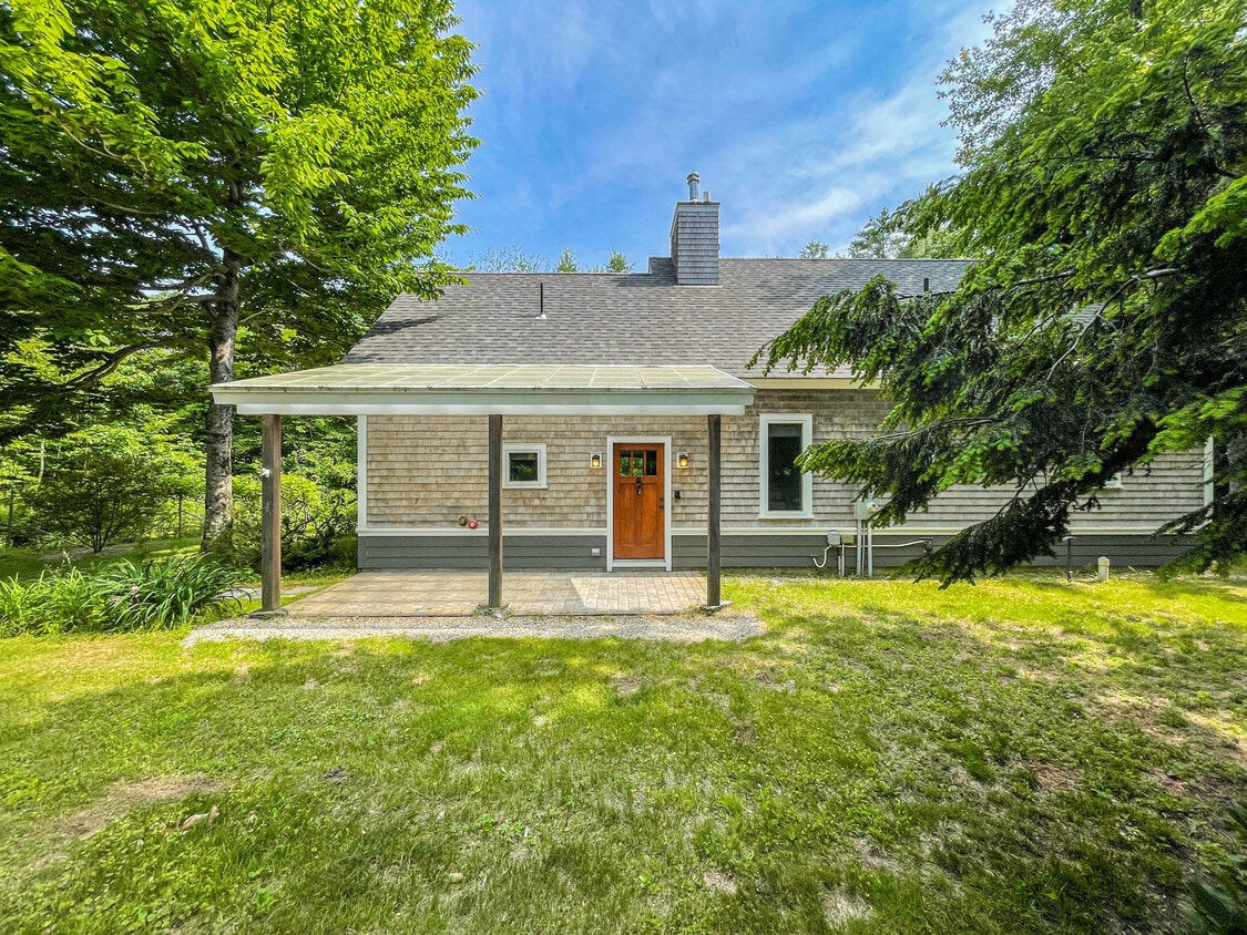 26 Jordan Dr, Gorham, ME 04038 House Rental in Gorham, ME