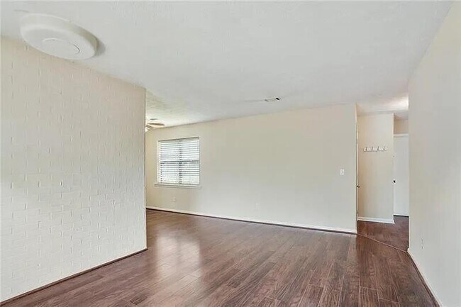 Building Photo - 76 Sandalwood Cir