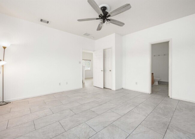 Building Photo - 20827 Settlers Lake Cir N