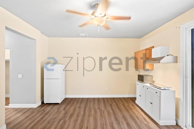 Building Photo - Unit 1