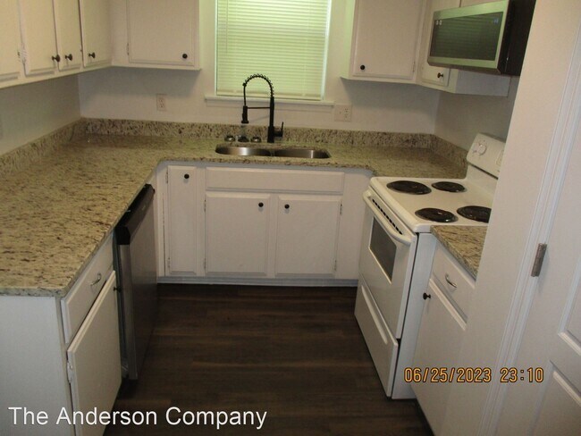 Foto del edificio - 3 br, 2 bath House - 145 Country Dr