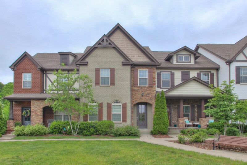 Primary Photo - 503 Vintage Green Ln