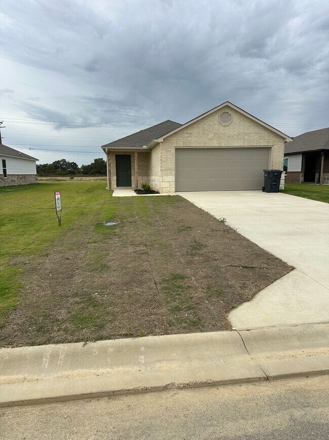Foto del edificio - *48 Hour Look & Lease Bonus!* Brand New  Three Bedroom | Two Bathroom Home in Valley View