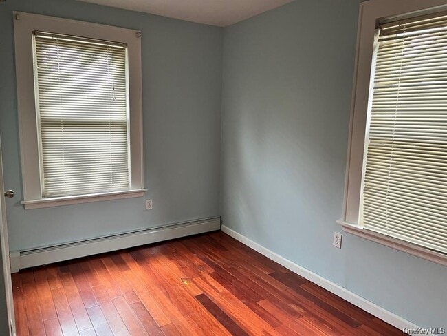 Foto del edificio - 21 Nassau Rd