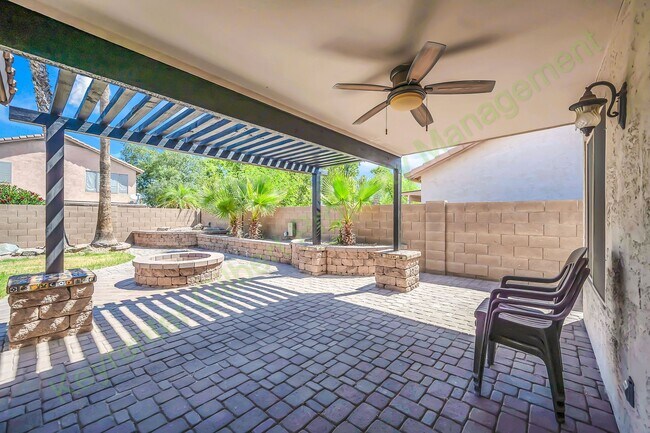 Foto del edificio - 1284 W Kingbird Dr