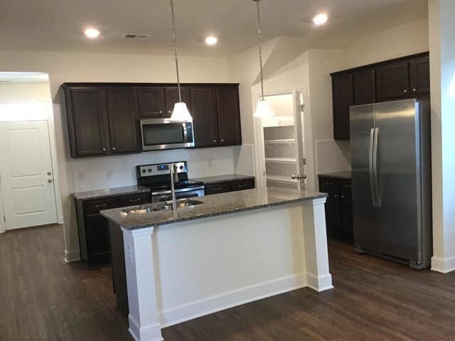 Foto del edificio - 5080 Trailwater Drive