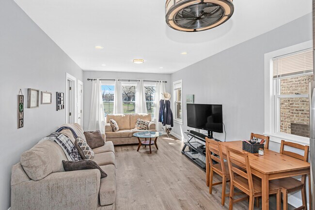 Foto del edificio - 9105 S Racine Ave