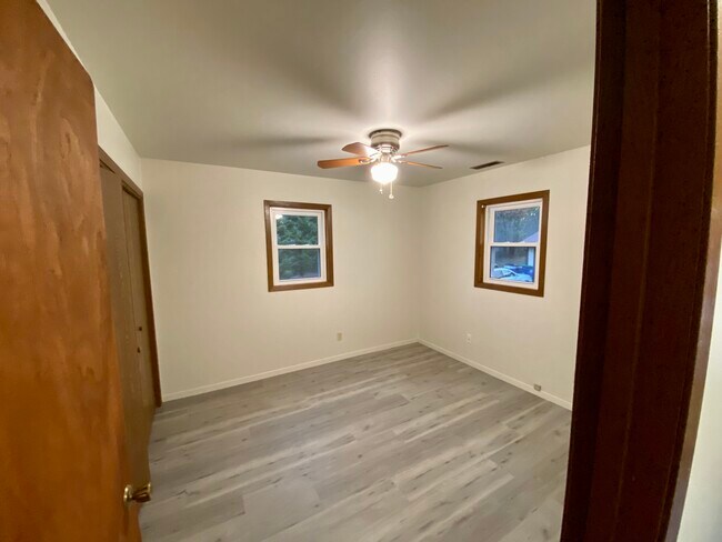 Foto del edificio - 425 King Olav Ln