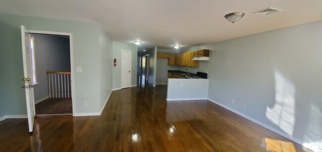 Building Photo - 14 Amity St
