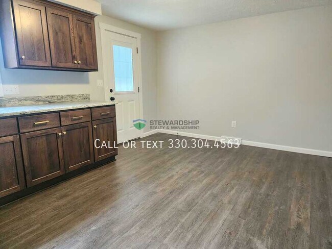 Foto del edificio - 157 Elm St NE
