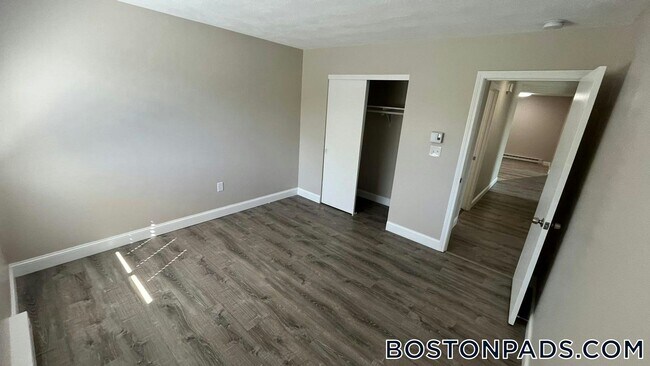Foto del edificio - 310 Thompson Rd