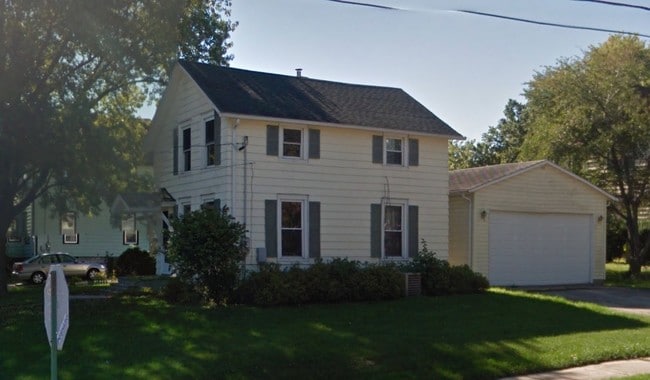 Building Photo - 803 S Ottawa Ave