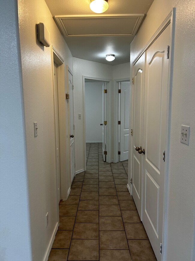 Foto del edificio - 2321 Moonlight Ln