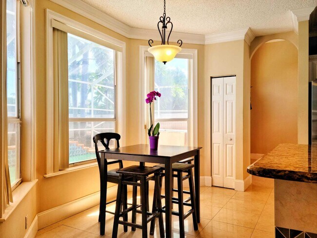 Building Photo - 7722 Thornlee Dr