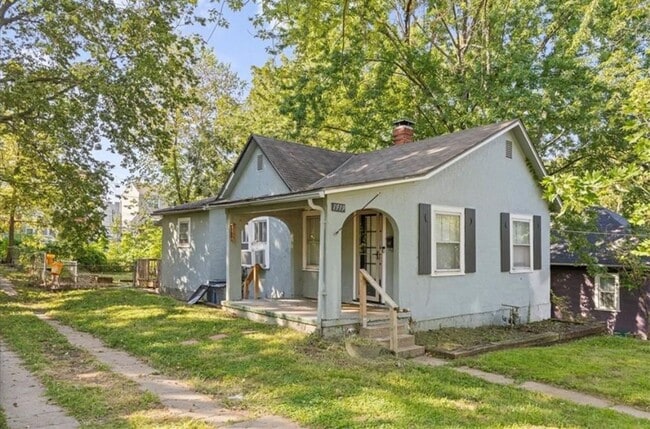 Foto del edificio - 3 bed 1 bath by ku med