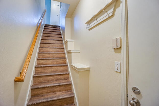 Building Photo - BEAUTIFUL CONDO ON THE COLUMBIA RIVER