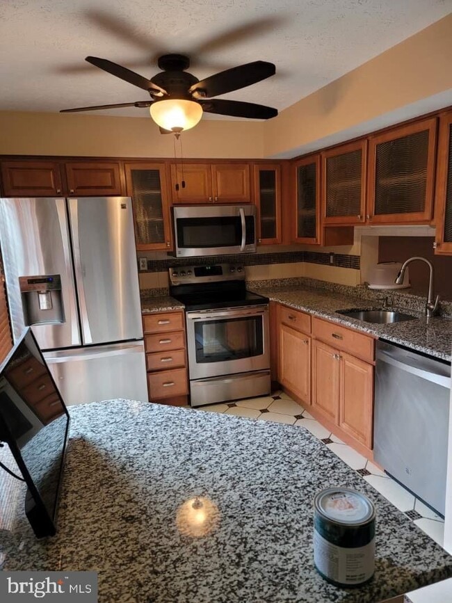 Building Photo - 2402 W Rosecroft Village Cir