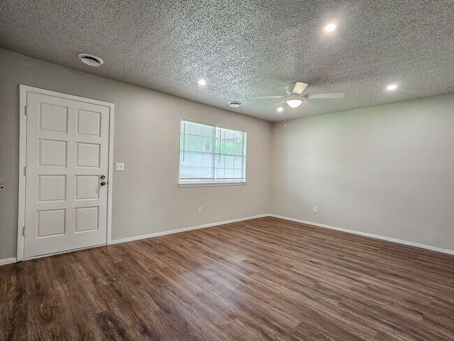 Foto del edificio - Newly Remodeled 4 bedroom 2 bath home in S...