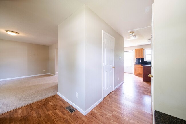 Building Photo - 1507 S Smith Rd