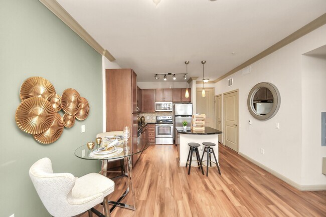 Foto del edificio - 6363 San Felipe St