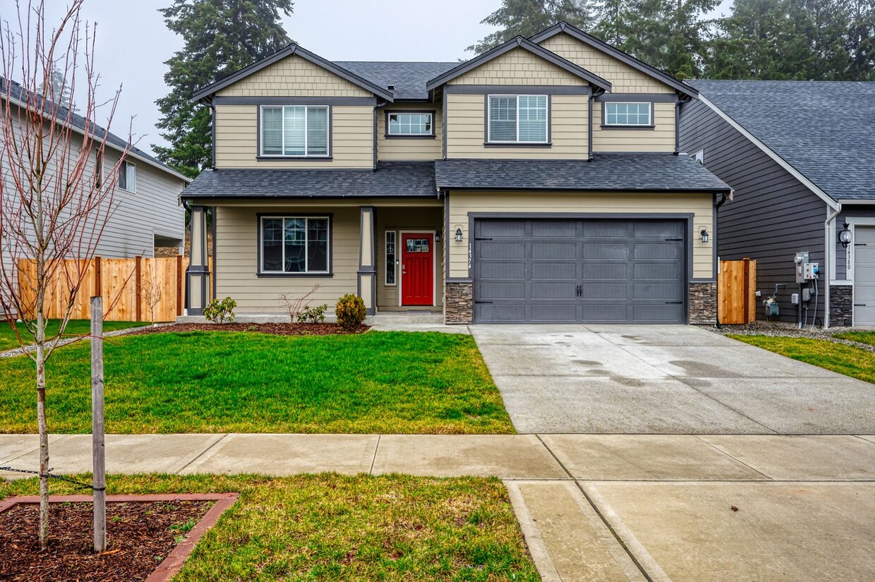 Foto principal - Beautiful 4-Bedroom, 2.5-Bath Home in Yelm...