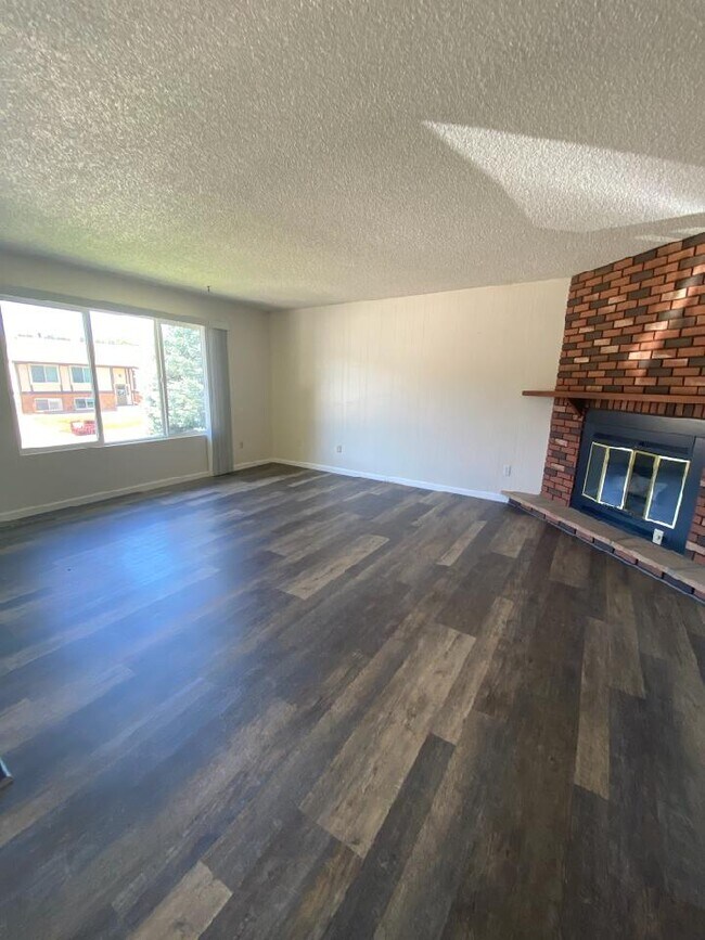Building Photo - 385 Moccasin Trl