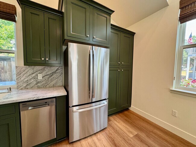 Foto del edificio - Custom Adorable Cottage Available in Folsom!