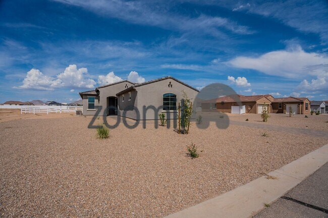Foto del edificio - Coming Soon  Mid May 2026!- 4bdrm 3bath - 1 acre horse property
