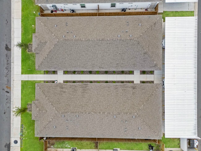 Building Photo - 1304 Shavano Dr