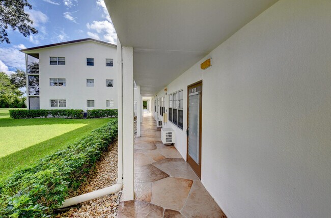 Foto del edificio - 386 Mansfield I