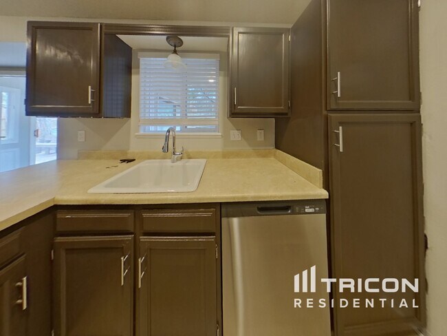 Foto del edificio - 7040 Nettlewood Pl