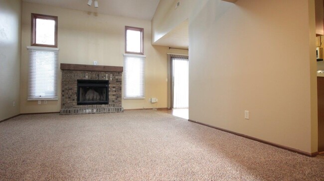 Building Photo - 7039 Thamesford Dr