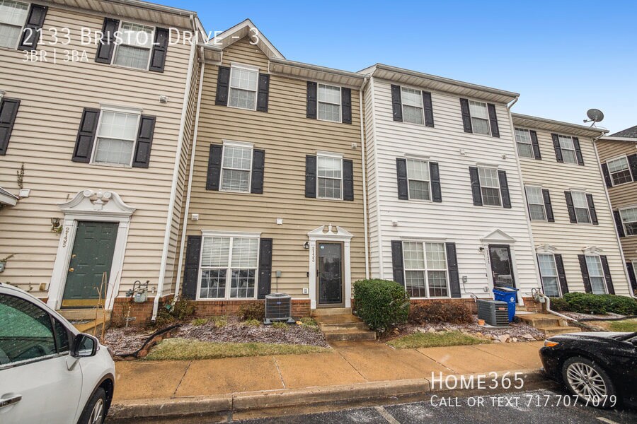 Foto principal - Three Bedroom Townhome Avington Park Commu...
