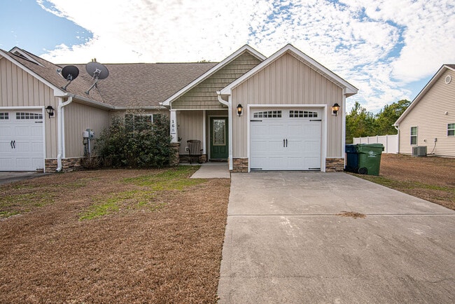 Building Photo - 168 Pine Hollow Rd