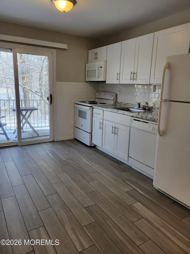 Building Photo - 400 Matawan Ave