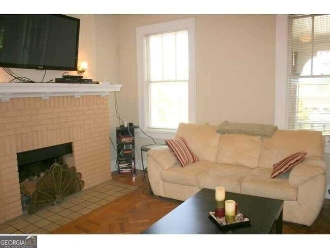 Building Photo - 505 8th St NE