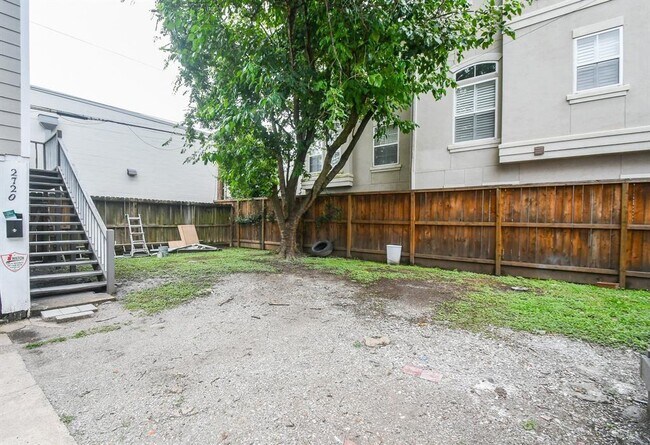 Building Photo - 2720 Wroxton Rd