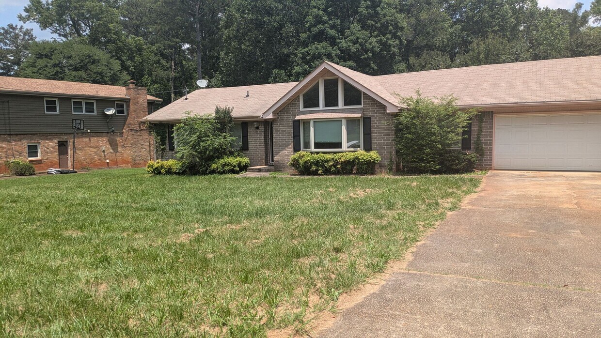 Cozy 3 Bed/2 Bath home in Decatur!! - Cozy 3 Bed/2 Bath home in Decatur!!