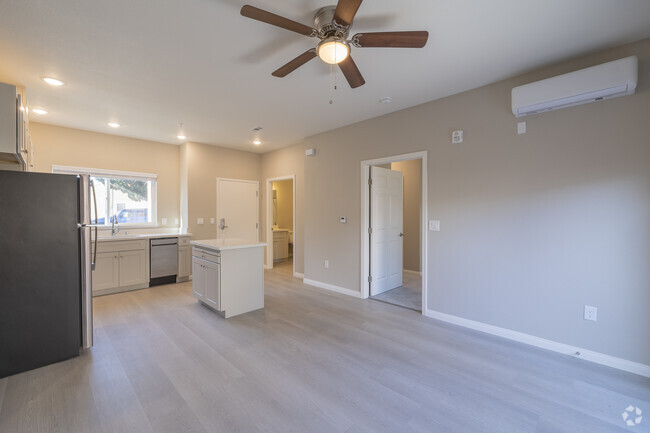 1BR, 1BA - 580 SF - Living Room - Sunnyhills II Apartments