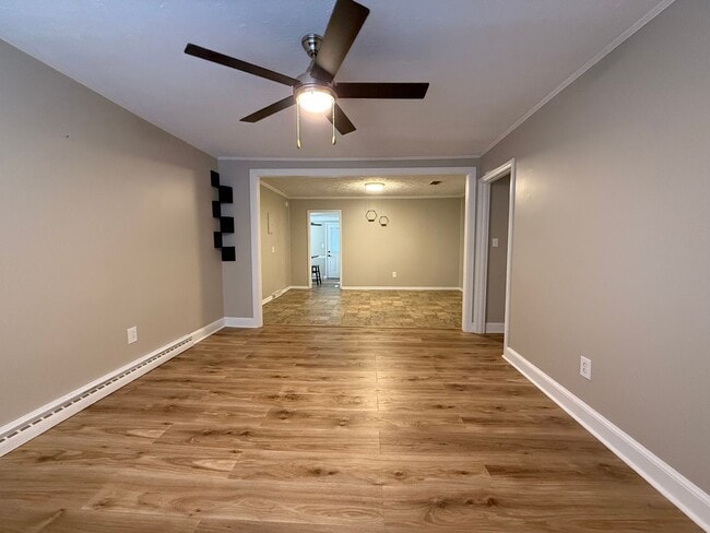 Building Photo - 3 Bedroom/1 Bath home for rent