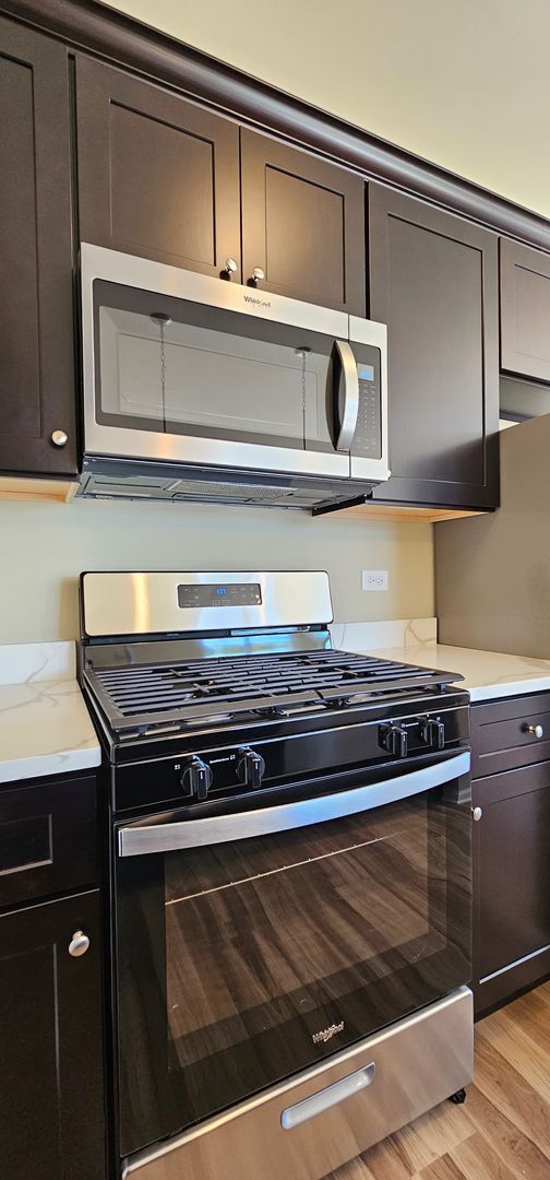 Foto del edificio - 1 Bedroom, 1 Bathroom, End, First floor, A...