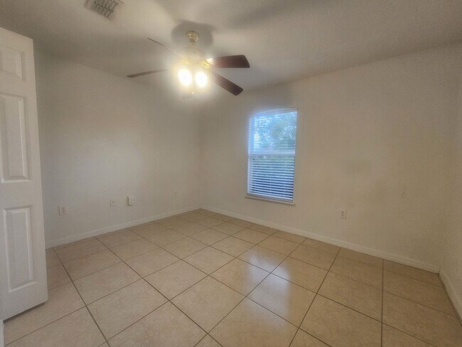 Foto del edificio - Welcome Home to Space, Convenience, and Minneola Charm!