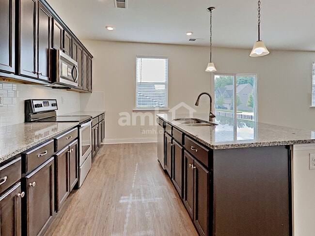 Building Photo - 175 Havenbrook Dr